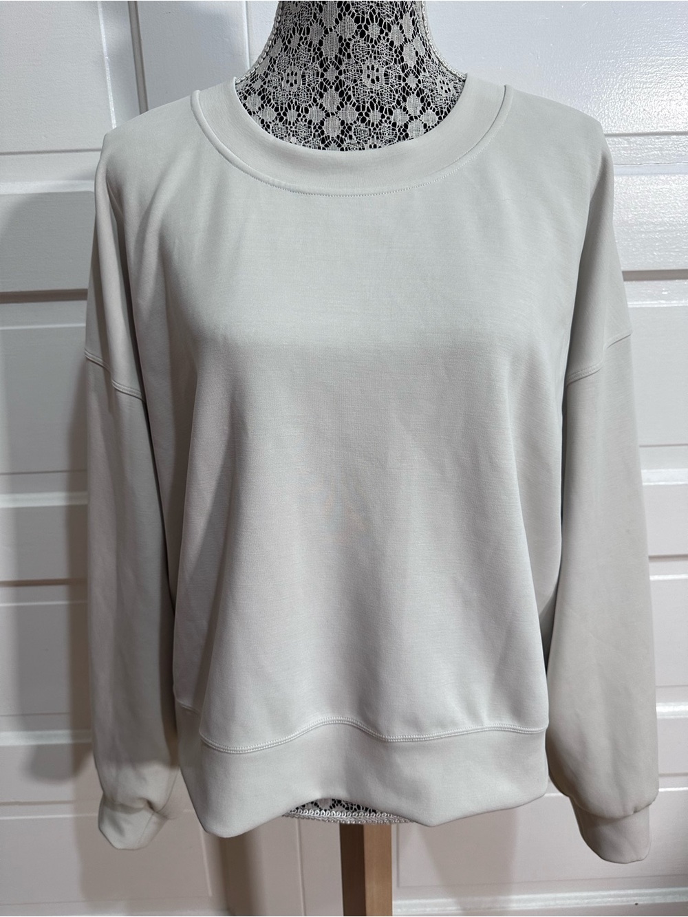 Lululemon Perfectly Oversized Cropped Crew *Softstreme Size 12 Bone $128